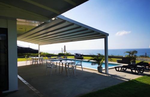 Punta Mala Bed & Breakfast | Ocean Breeze Cove - Luxury Retreat