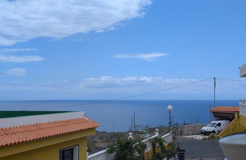 Fasnia House | Ocean breeze guest room