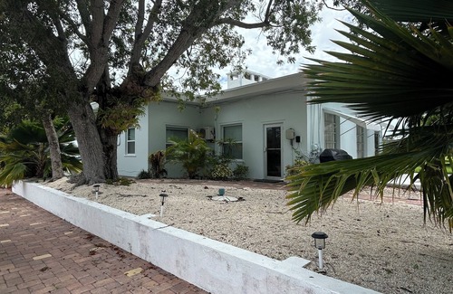 Summerland Key Cottage | OCEAN BREEZE HOUSE nSummer Vacation bring the family. Fishing and Lobster season