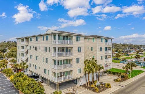 Windy Hill Apartment | Ocean Breeze Luxury Villas 3D, Nicely Updated! Across From The Ocean! Sleeps 18 !