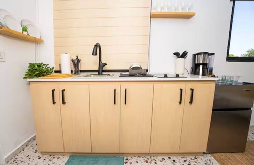 Cerro Gordo Hotel | Ocean Breeze Oasis: 1BR Getaway Near the Shore