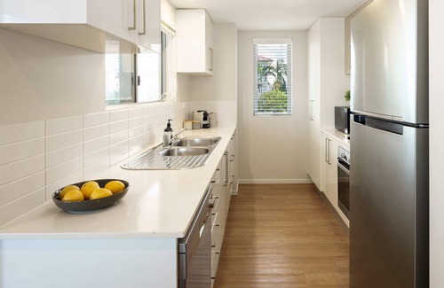 Kings Beach Apartment | Ocean Breeze Retreat: Kings Coastal Apartment