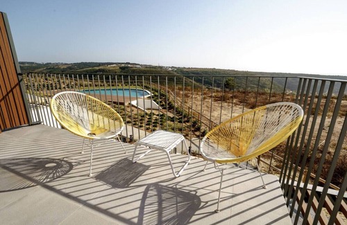Barril de Cima Apartment | Ocean Breeze Retreat - Near Ericeira