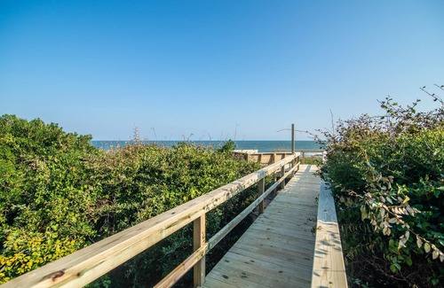 Pawleys Island House | Ocean Breezes Historic Home with Creek Dock
