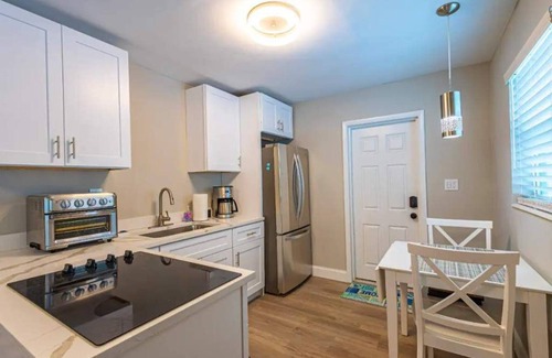 East Central Boulevard Apartment | Ocean Breezes