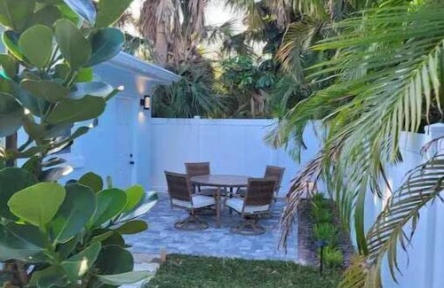 East Central Boulevard Apartment | Ocean Breezes