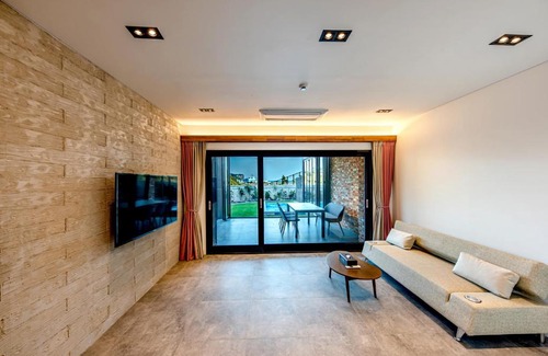Andeok Villa | Ocean Brick Pool Villa