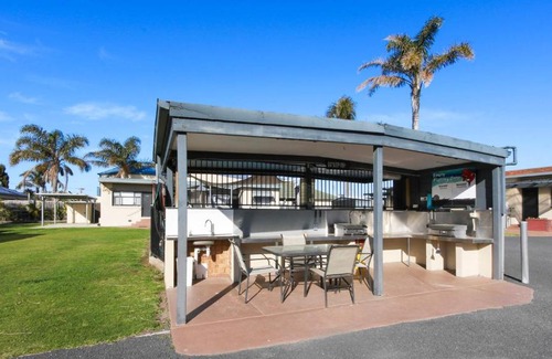 Lakes Entrance Hotel | Ocean Bridge Lakes Entrance