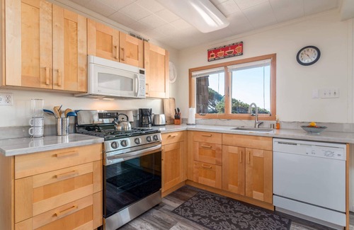 Gualala House | Ocean Bungalow | Tesla EV Station & Near Trails!