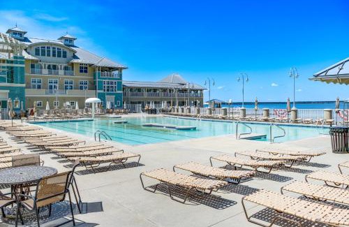 Sunset Island Apartment | Ocean City Condo with Pool and Private Beach Access