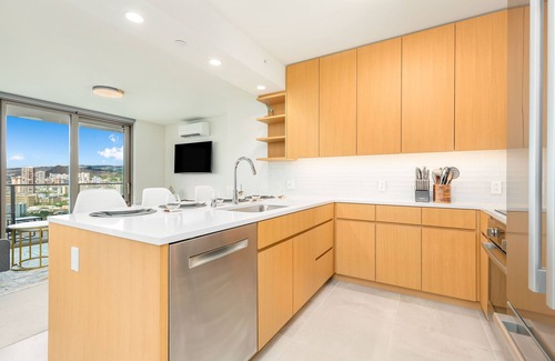 Ala Moana Condo | Ocean-City Luxurious Vacation at the Sky Ala Moana with Amazing Amenities