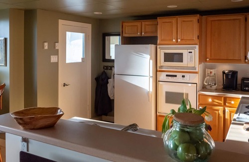 Upper Lonsdale Apartment | Ocean/city views; near downtown Vancouver, skiing, cruise ships; treehouse; deck