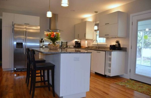 Laie House | Ocean Cliffs Getaway- Ocean Views, Whale watching, AC