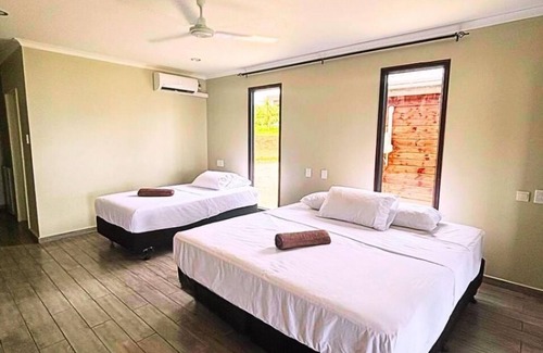 Siumu Hotel | Ocean Club Maninoa: Super King & King Single Comfort Unit 2