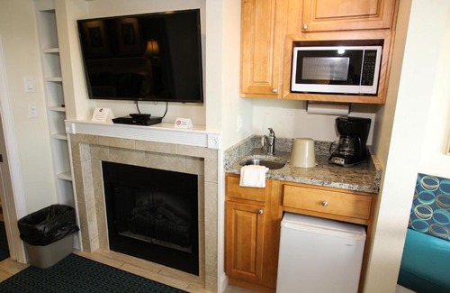 Bass River Hotel | Ocean Club on Smuggler's Beach