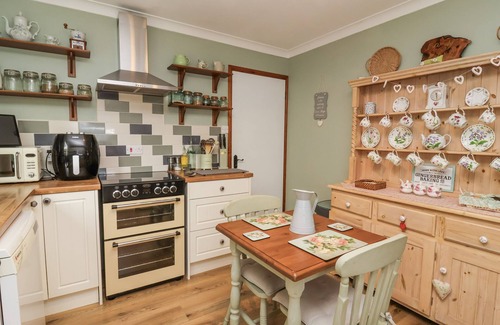 Kilkhampton Cottage | OCEAN COTTAGE, pet friendly, with open fire in Kilkhampton