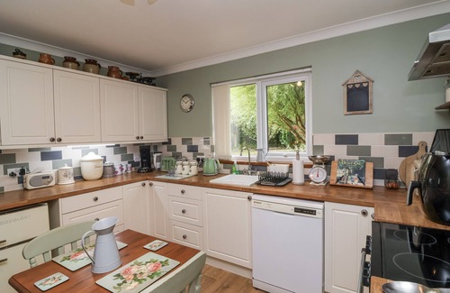 Kilkhampton Cottage | OCEAN COTTAGE, pet friendly, with open fire in Kilkhampton