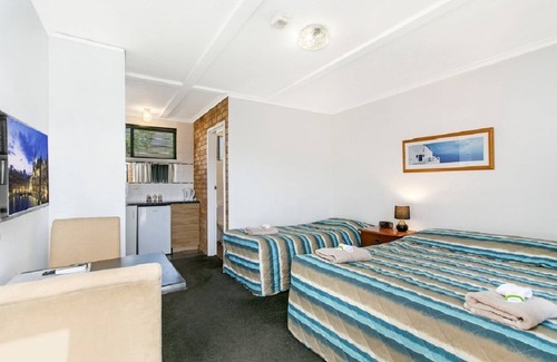Hayborough Hotel | Ocean Crest Motel