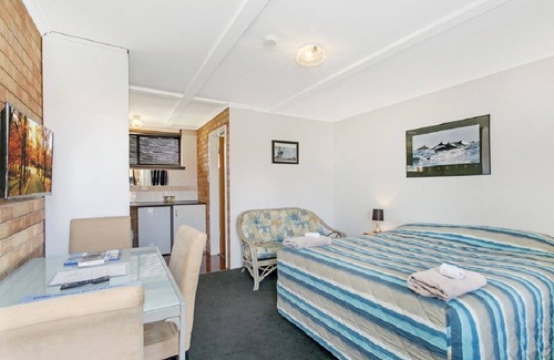 Hayborough Hotel | Ocean Crest Motel