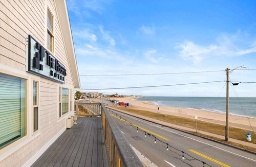 Silver Beach Apartment | Ocean Deck 1 Queen Bed Suite with Views