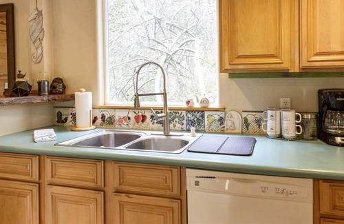 Inglenook House | Ocean Dunes Retreat - Cozy beach cottage just minutes from the beach!