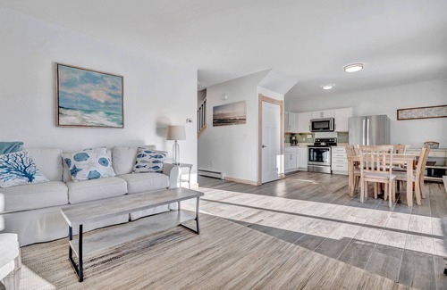 Owls Head House | Ocean Duplex East with Walk to Crescent Beach