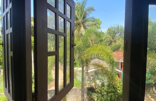 Kamburugamuwa House | Ocean Escape Awaits! Stunning Stay by the Beach With AC and Free WIFI