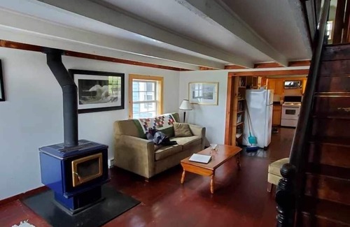 Saint Lunaire-Griquet House | Ocean front - Annie’s Retreat - near L’Anse Aux Meadows - Blue Cottage
