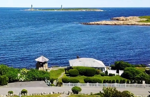 Rockport House | Ocean Front- 1 BR House-Directly on the ocean !