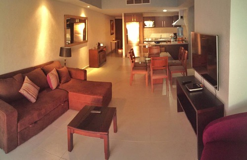 South Hotel Zone Condo | Ocean Front 20thFloor! Relax 🌞 with 5 pools and Perfect location.