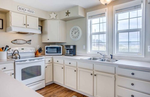 Bayshore House | Ocean Front 2BR, 2BA Home! Dog Friendly! Walk Out to the Ocean!