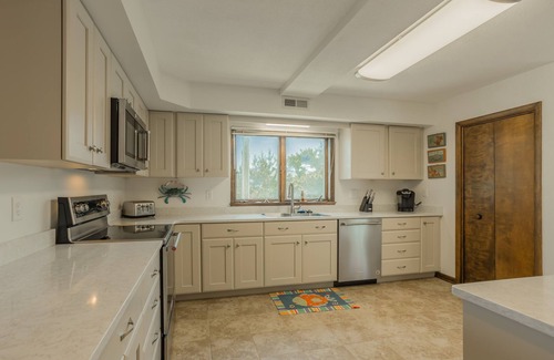 The Pines House | Ocean Front 5BR Pet Friendly Townhouse w/Parking Stunning Views