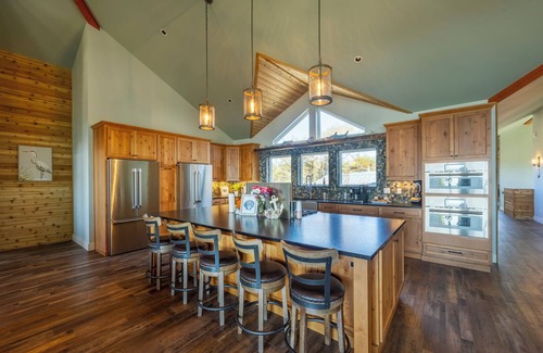 Seal Rock House | Ocean Front 6-bedroom house in tranquil Seal Rock with WiFi. Relax and unwind