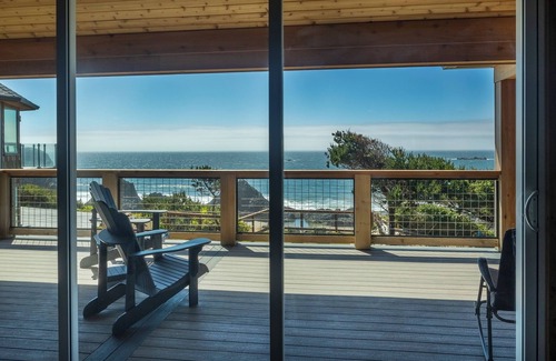 Seal Rock House | Ocean Front 6-bedroom house in tranquil Seal Rock with WiFi. Relax and unwind