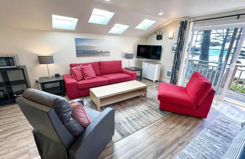 Yachats Apartment | Ocean Front, Agate at Oregon House, Stairs to the Beach!