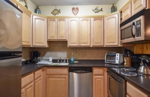 North Ocean City Condo | Ocean Front Building w/side views of Ocean and Beach, lifeguarded pool, Game Room, Gym, Tennis