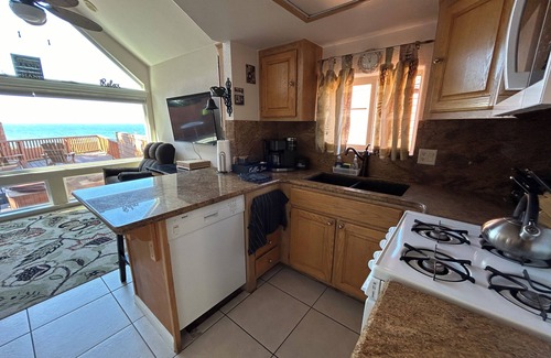 Smith River Cabin | Ocean Front Cabin 17 with Private Jacuzzi & Remarkable Views (Private Beach Owned by White Rock Resort)