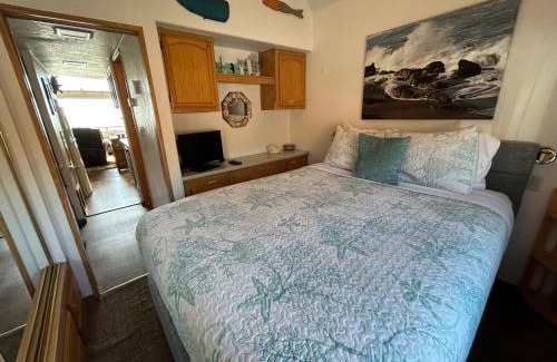 Smith River House | Ocean Front Cabin 14 W Jacuzzi & Gorgeous Views