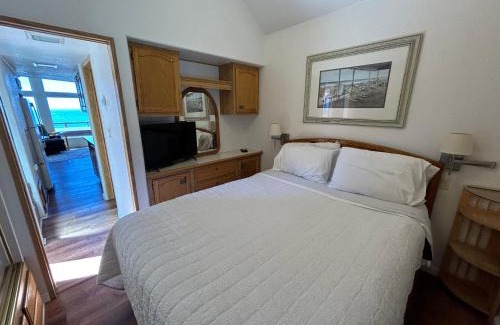 Smith River House | Ocean Front Cabin 15, Jacuzzi & Sensational Views