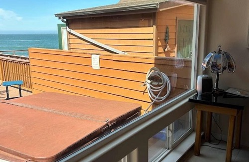 Smith River Apartment | Ocean Front Cabin 17 Jacuzzi Remarkable Views