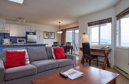 Regional District of Nanaimo Condo | Ocean Front Condo