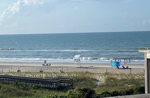 Emerald Isle Condo | Ocean Front Condo Just Steps to the Beach -Maximum 6 night stay only.