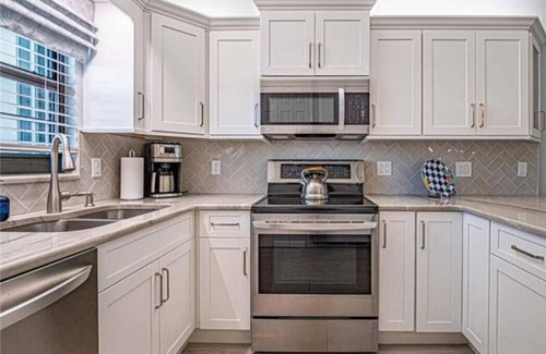 Central Beach Condo | Ocean front condo, walk to quaint Vero Beach restaurants and shops.