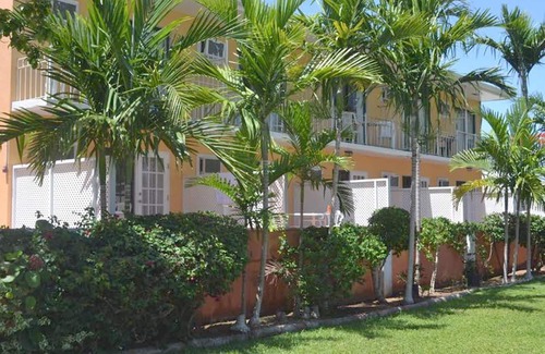 Nassau Cottage | Ocean Front Cottage - Orange Hill Beach Inn
