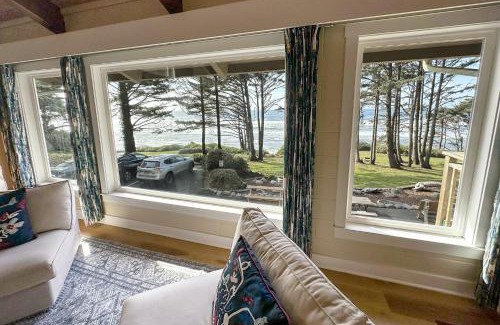 Yachats House | Ocean Front, Eagle at the Oregon House, Stairs to the Beach!
