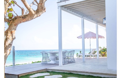 Dunmore Town House | Ocean Front Exquisite Home, Harbour Island, Bahamas, Daily Butler & Housekeeper