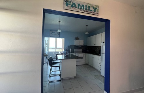 Jarealito House | Ocean front home with 3 suites, salt water pool, gated and Wifi.