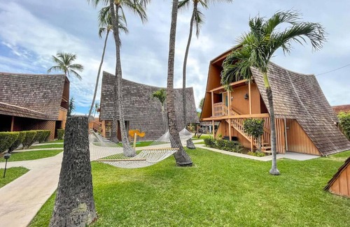Kaunakakai House | Ocean Front King: Panoramic Sea Views Meet Polynesian Elegance in Molokai