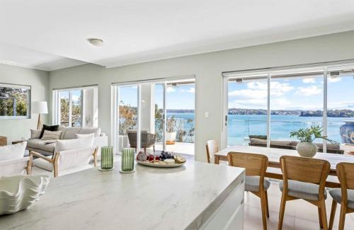 Bundeena House | Ocean Front Luxury The Lambeth Walk