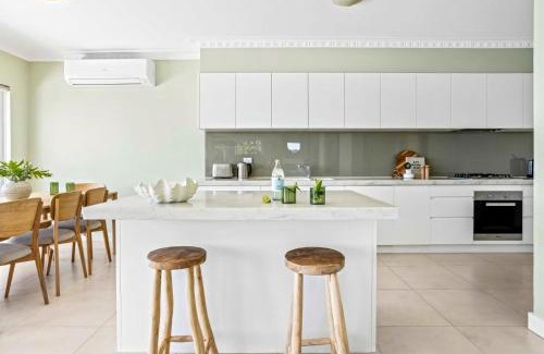 Bundeena House | Ocean Front Luxury The Lambeth Walk